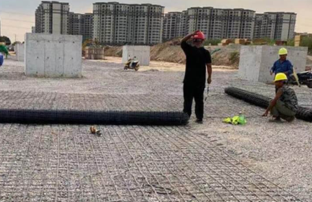 高阳土工格栅铺设前地基要怎么处理?